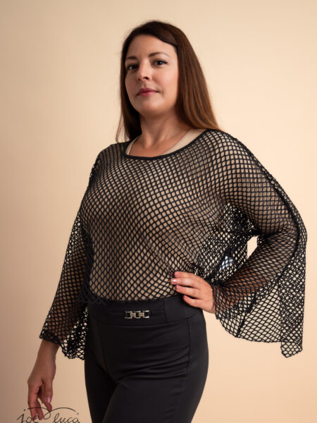 MREŽASTI PONČO KARLA CRNI